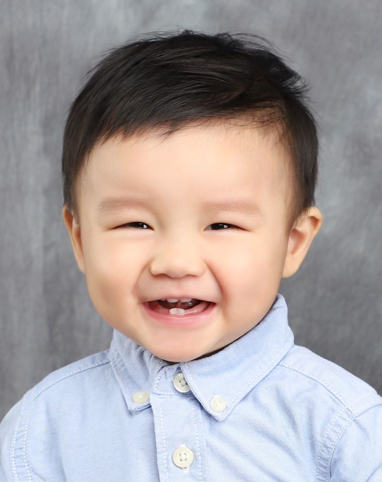 灰色背景男生K1面試相