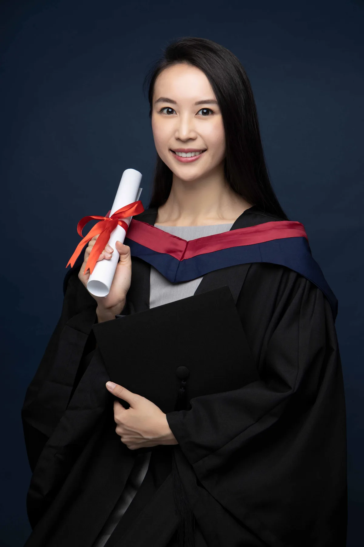 大學學士碩士畢業相 ‧ 學術深藍背景端莊照 - Studio Photobi HK