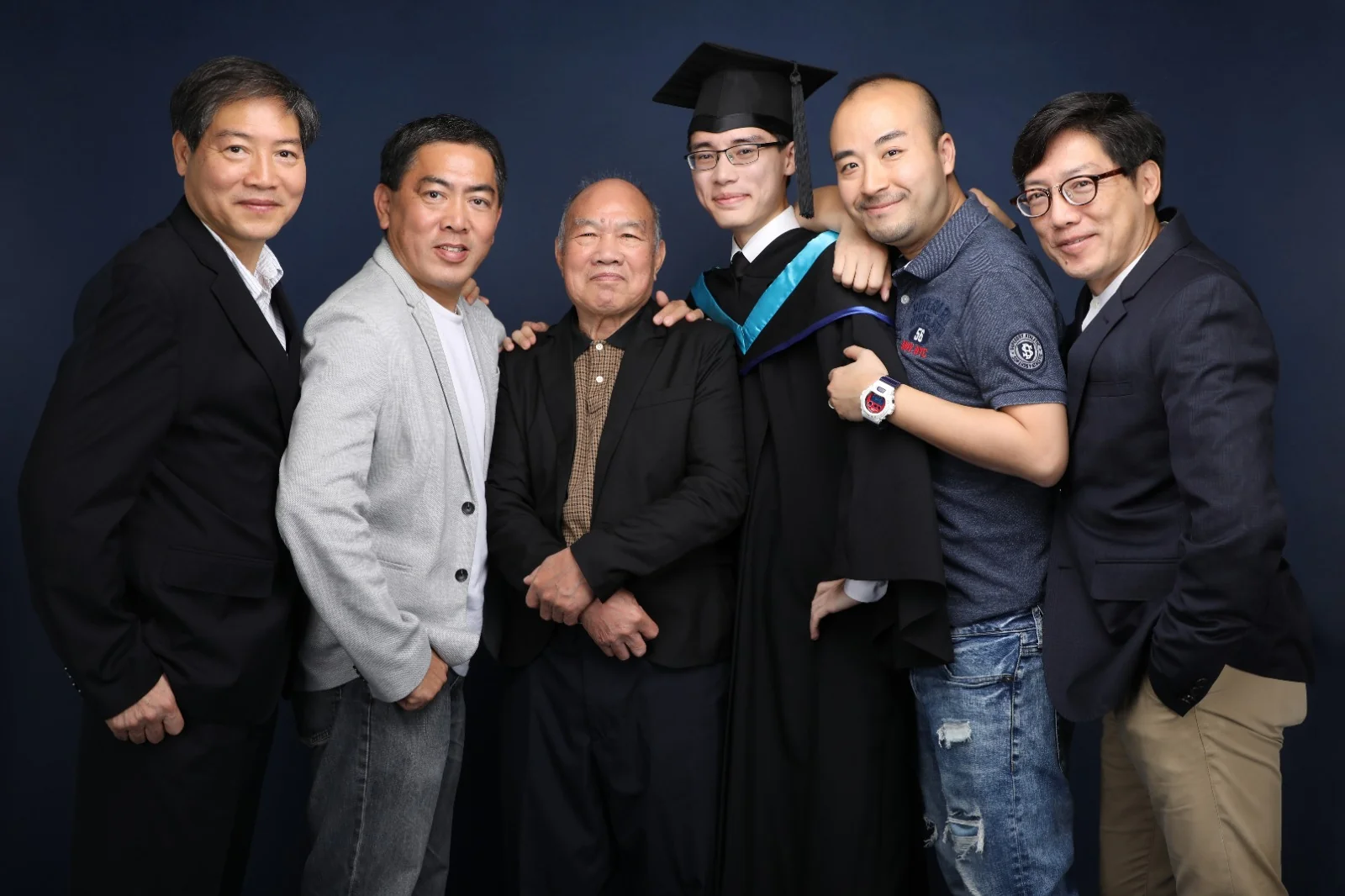 溫馨家庭畢業合照 ‧ 三代同堂畢業全家福 - Studio Photobi HK